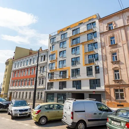 City Center Penthouse: Modern One-Bedroom with Free Parking Prague Exterior photo