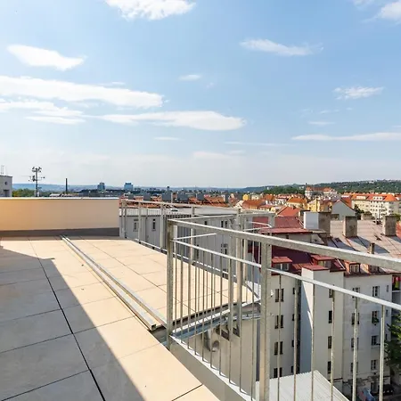 City Center Penthouse: Modern One-Bedroom with Free Parking Prague Exterior photo
