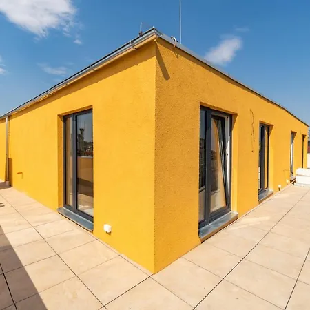 City Center Penthouse: Modern One-Bedroom with Free Parking Prague Exterior photo